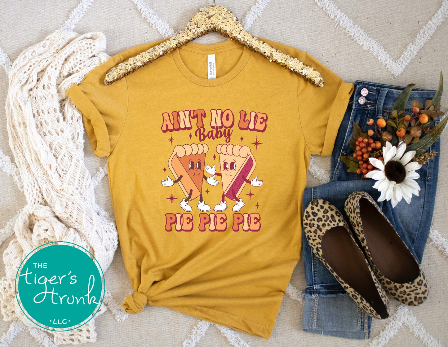 funny thanksgiving pie pie pie shirt, retro foodie thanksgiving tee, holiday humor outfit for fall, cute dessert lover gift