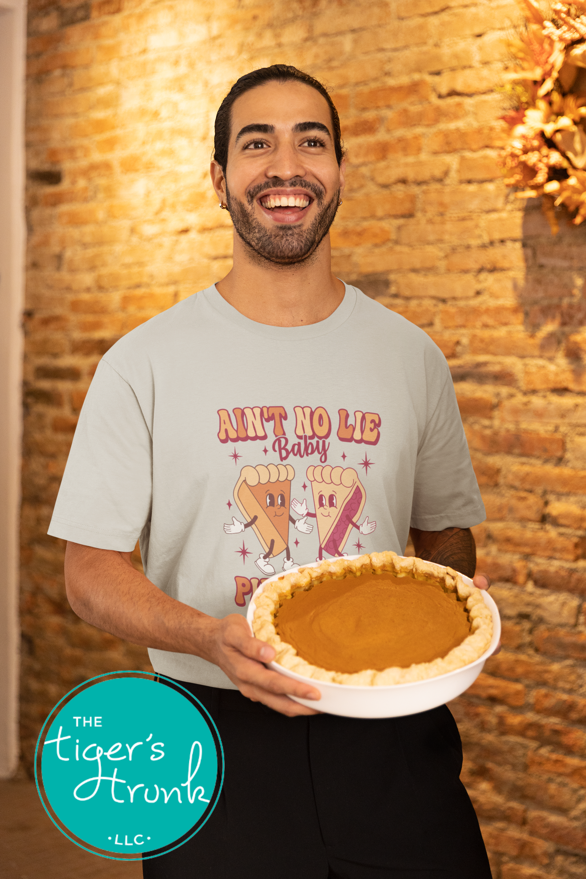 funny thanksgiving pie pie pie shirt, retro foodie thanksgiving tee, holiday humor outfit for fall, cute dessert lover gift
