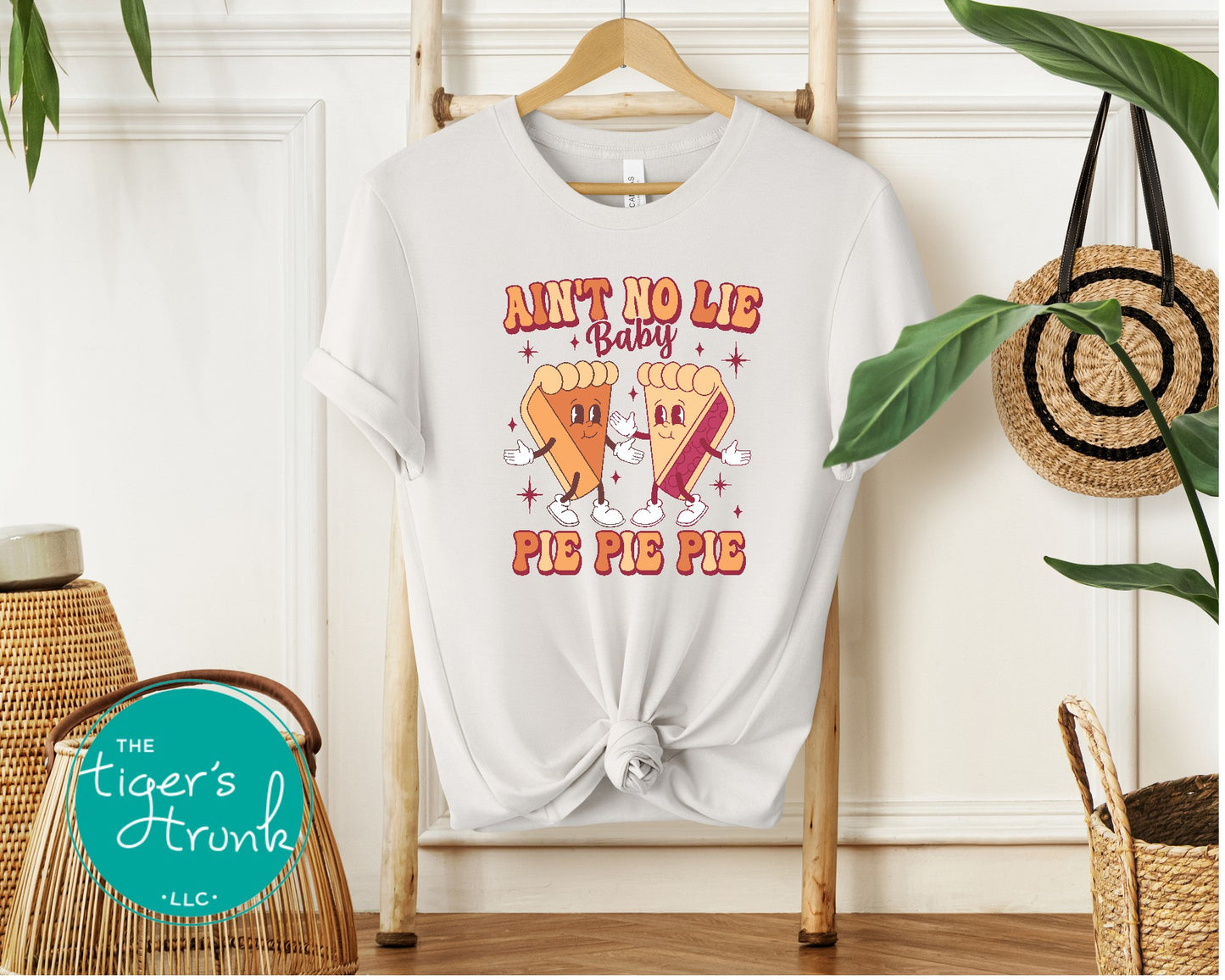 funny thanksgiving pie pie pie shirt, retro foodie thanksgiving tee, holiday humor outfit for fall, cute dessert lover gift